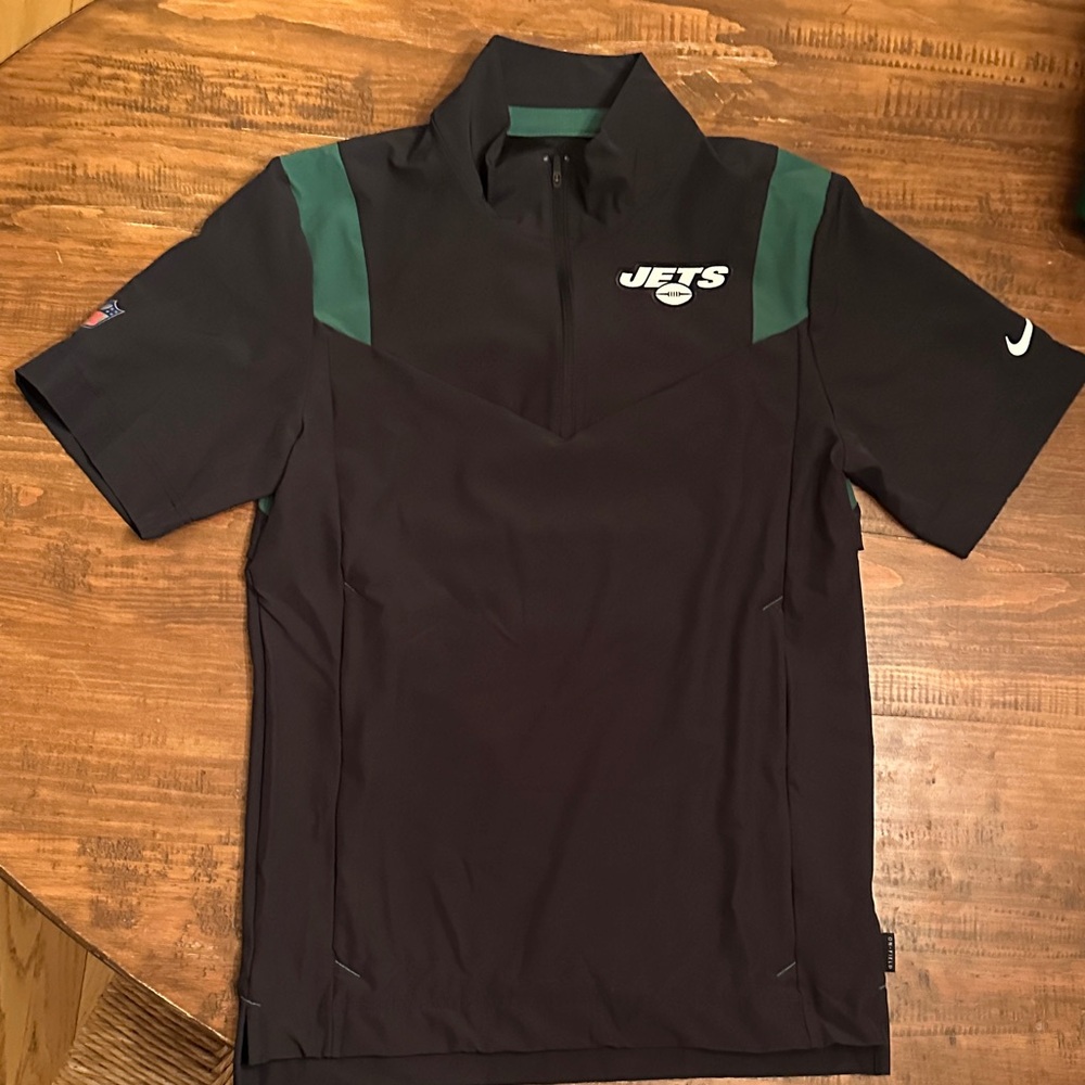 Nike Men's Black and Green Jets Shirt